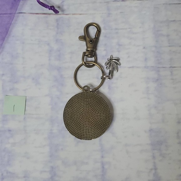 Handmade Leaf Keychain - Picture 5 of 5